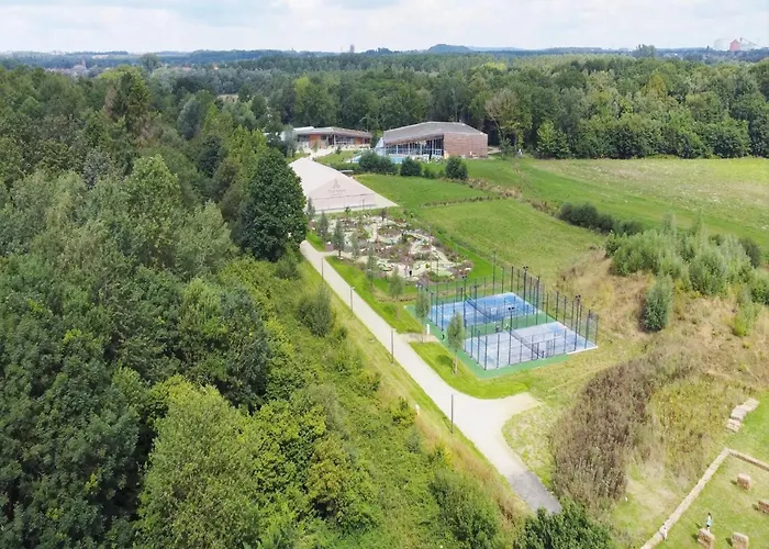 Romantic Hideaway In Woods *